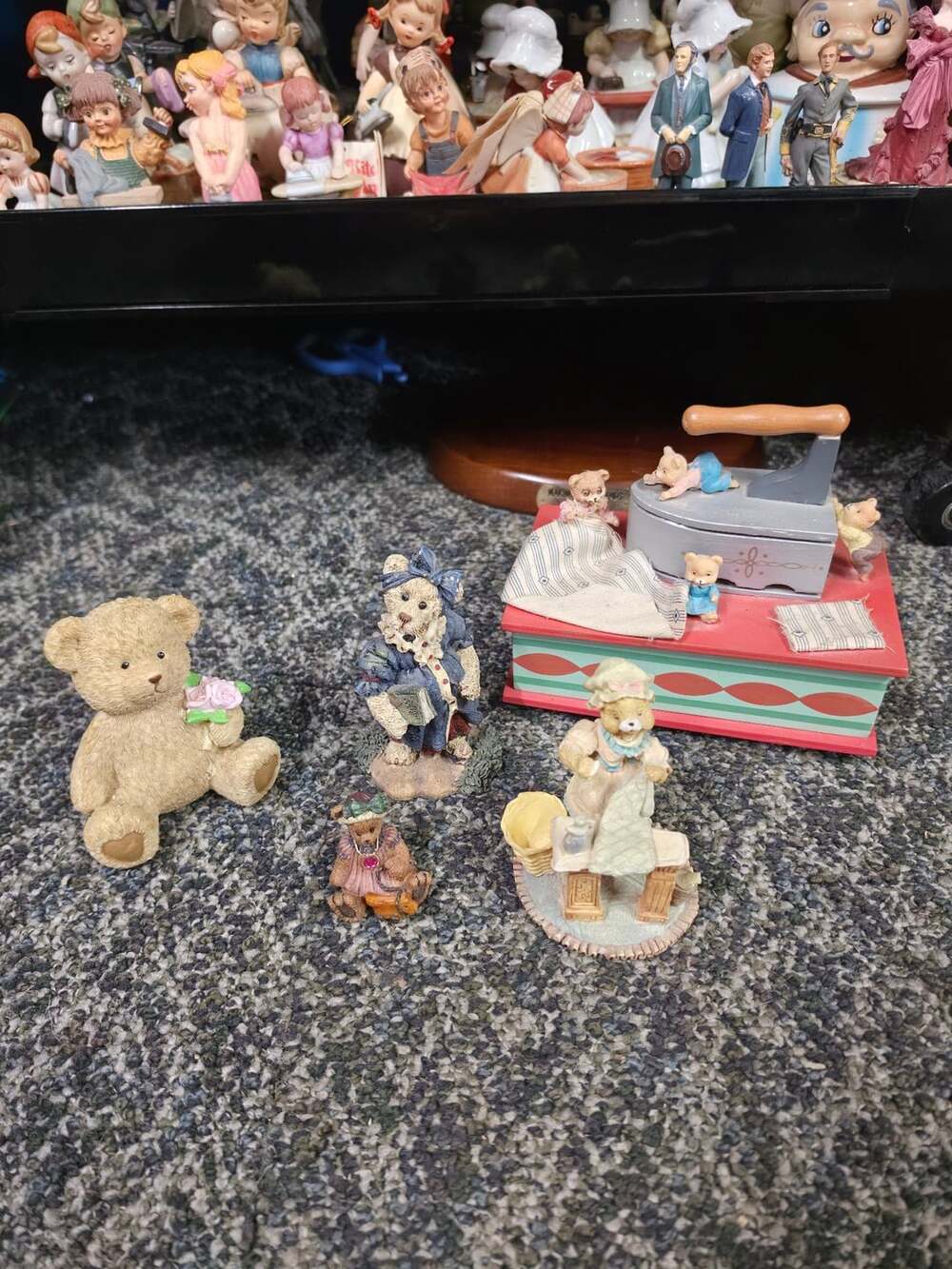 Boyds Bears Momma McBear Anticipation October Figurine